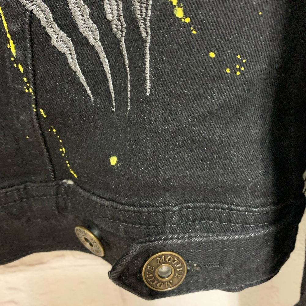 RARE Motive Denim 3D Tiger Black Distressed Jean Jacket Size 2X 50” - Picture 7 of 8